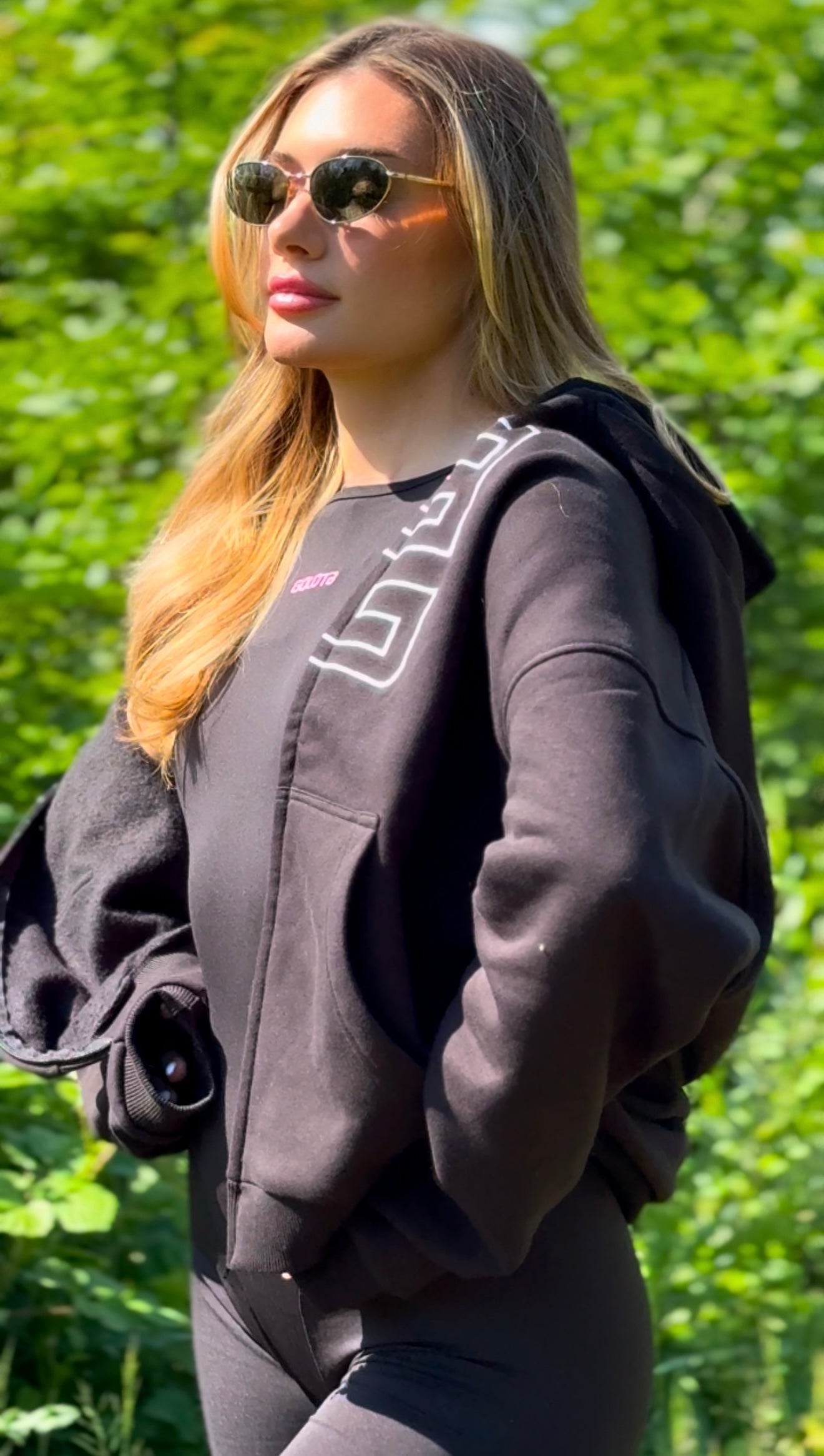 Дамски къс гащеризон с открит гръб – Pink Logo